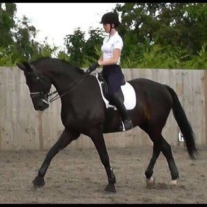 Meet your Posher, Kendra